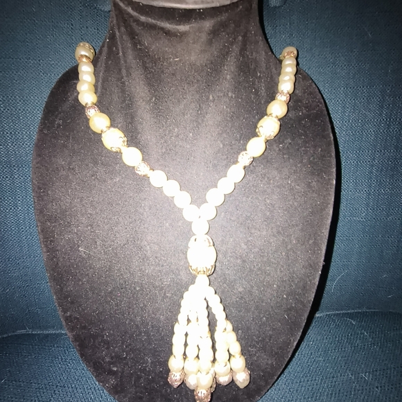 Vintage Faux ? Pearl Necklace - Picture 2 of 4